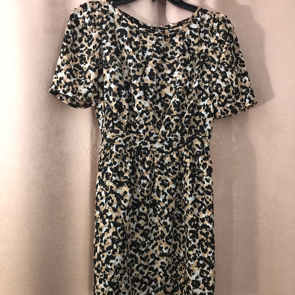 Cute dress, with drawstring detail in back!